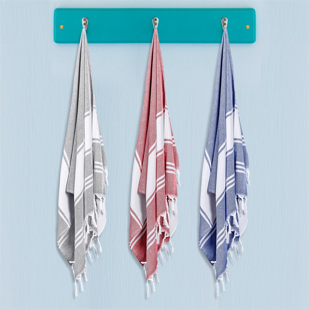US Basic Santa Cruz Cotton-Rich Beach Towel & Drawstring Bag - Image 3